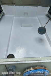 Water cooling tower with Moist Metal Grip after application